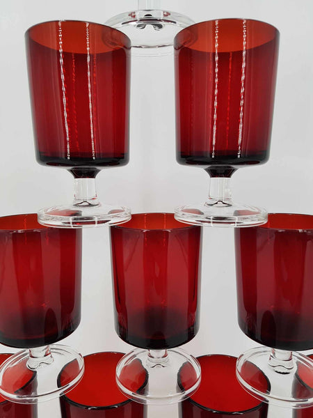 11 petits verres à vin vintage Luminarc de couleur rubis (1960)