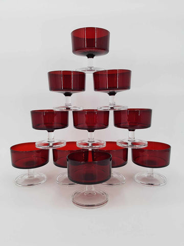 11 coupes à champagne vintage Luminarc de couleur rubis (1960)