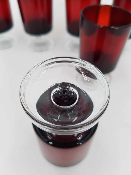 12 verres à liqueur vintage Luminarc de couleur rubis (1960)