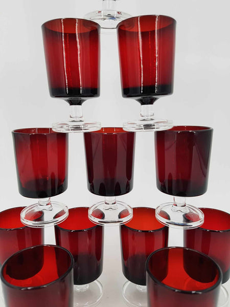 12 verres à liqueur vintage Luminarc de couleur rubis (1960)