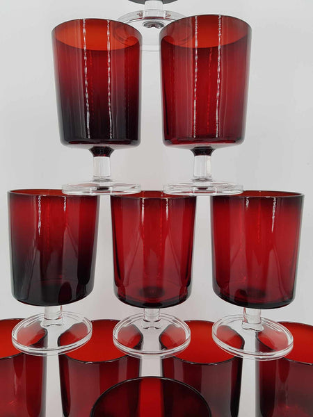 11 verres à vin vintage Luminarc de couleur rubis (1960)