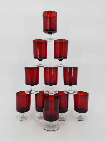 11 petits verres à vin vintage Luminarc de couleur rubis (1960)