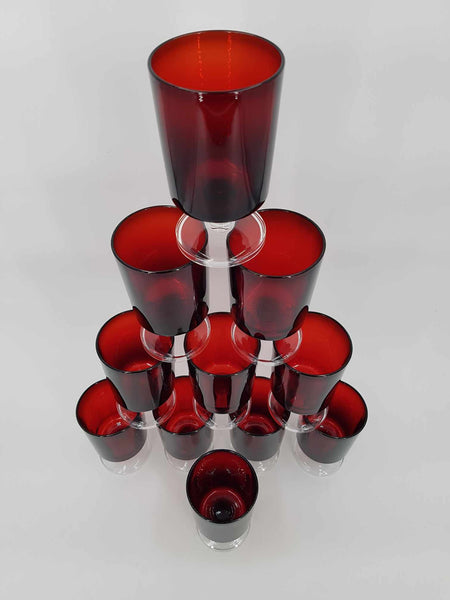 11 verres à vin vintage Luminarc de couleur rubis (1960)