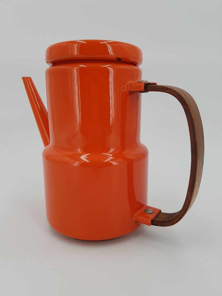 Ancienne cafetière émaillée de couleur orange