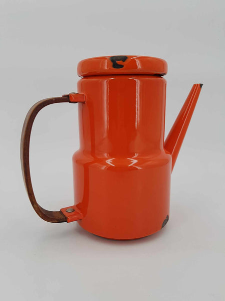 Ancienne cafetière émaillée de couleur orange