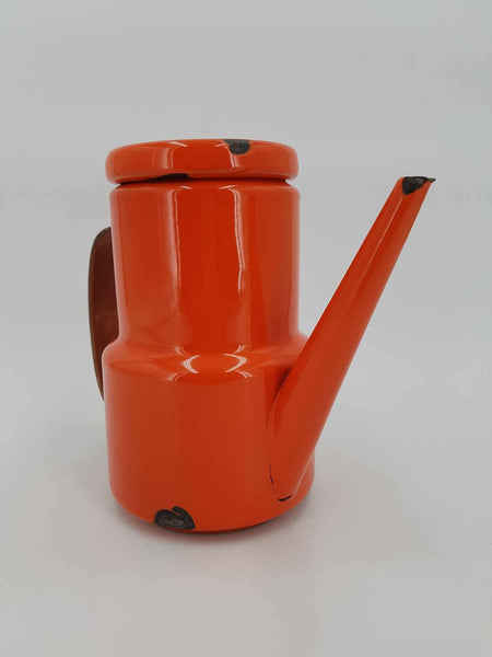 Ancienne cafetière émaillée de couleur orange