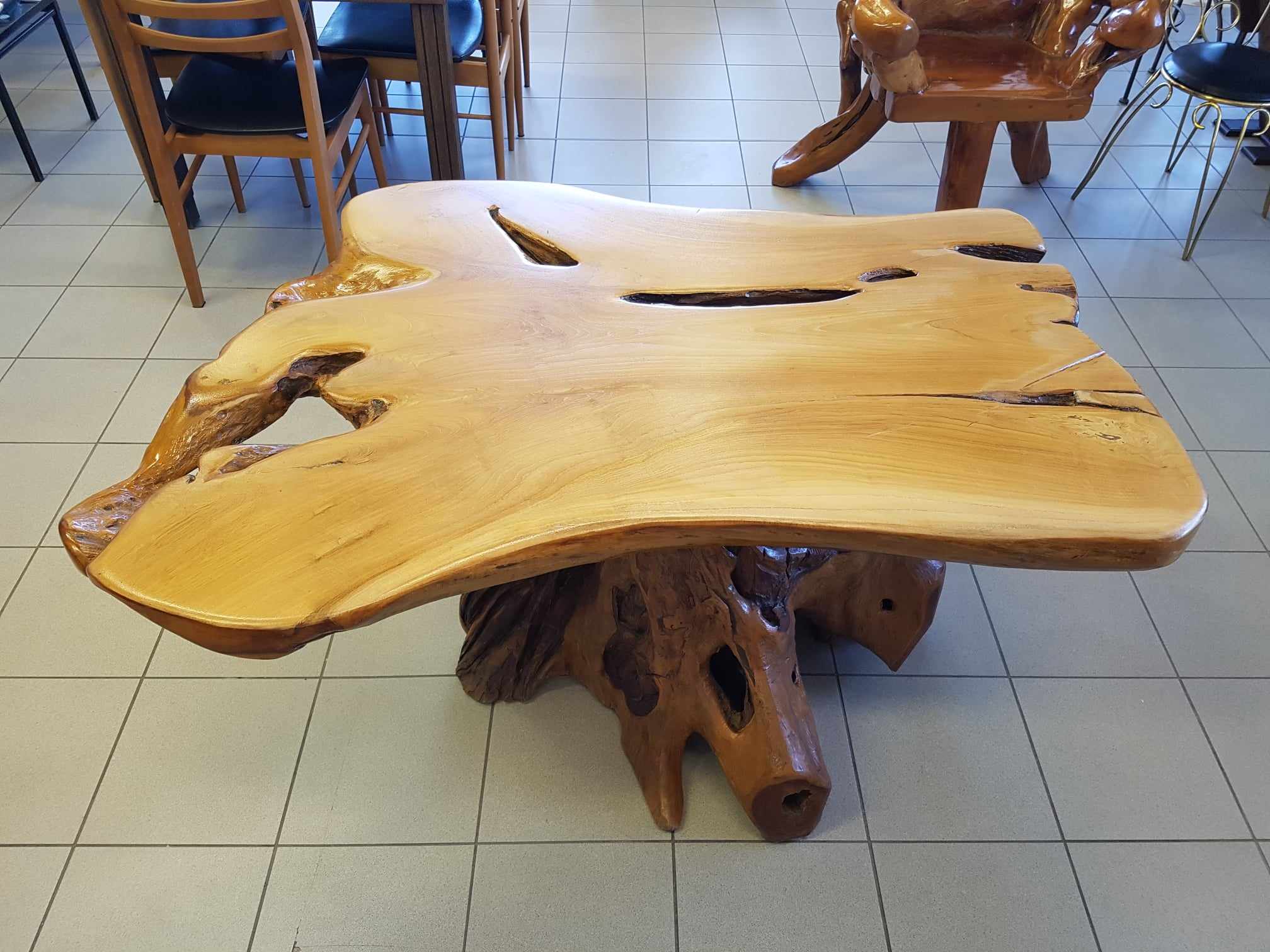 Grande table en bois et racine de teck massif