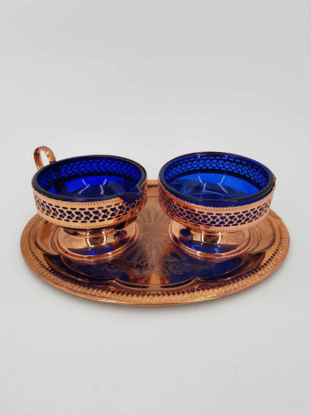 Service sucrier et pot à lait en métal cuivré et verre de couleur bleu