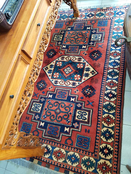 Tapis d'orient en laine entièrement fait main vendu avec son certificat d'authenticité