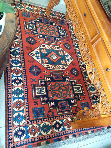 Tapis d'orient en laine entièrement fait main vendu avec son certificat d'authenticité