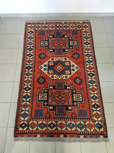 Tapis d'orient en laine entièrement fait main vendu avec son certificat d'authenticité