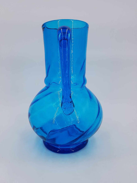 Ancien pichet en verre soufflé torsadé de couleur bleu