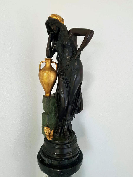 Grande statue "Rebecca au Puits" en bronze d'art creux par Friedrich Goldscheider fin du XIXe siècle