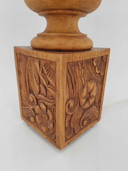 Grand pied de lampe décor Art Nouveau en bois de hêtre sculpté