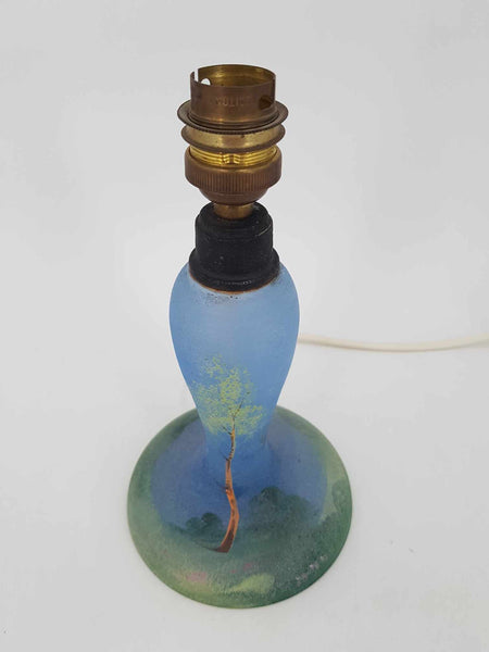 Pied de lampe Art déco en verre givré au décor de paysage émaillé signé Kolek (1920)