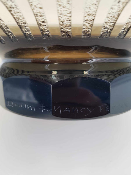 Grande et rare coupe Art Déco Daum Nancy en verre fumé à motif géométrique dégagé à l'acide (1930)