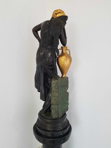 Grande statue "Rebecca au Puits" en bronze d'art creux par Friedrich Goldscheider fin du XIXe siècle