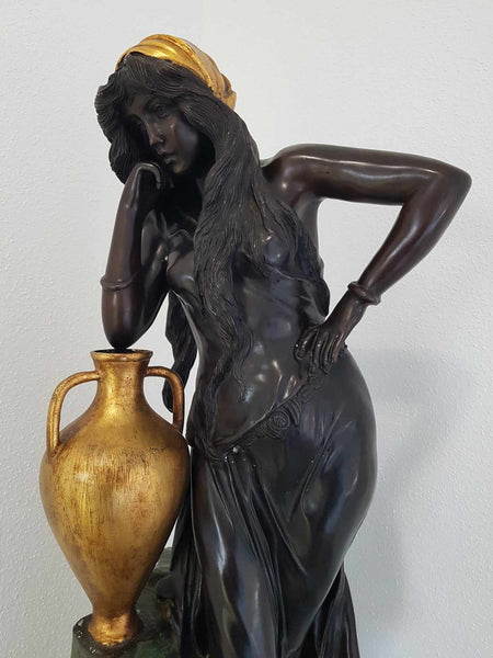 Grande statue "Rebecca au Puits" en bronze d'art creux par Friedrich Goldscheider fin du XIXe siècle