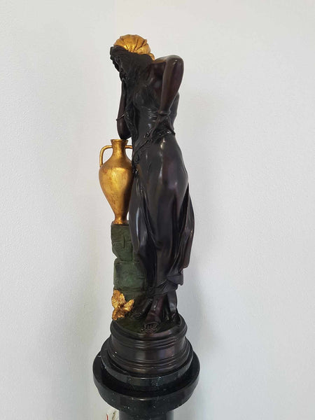 Grande statue "Rebecca au Puits" en bronze d'art creux par Friedrich Goldscheider fin du XIXe siècle