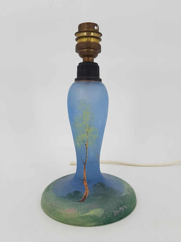 Pied de lampe Art déco en verre givré au décor de paysage émaillé signé Kolek (1920)