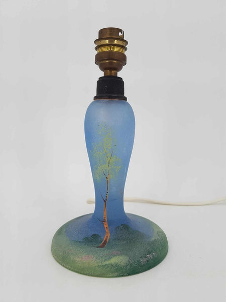 Pied de lampe Art déco en verre givré au décor de paysage émaillé signé Kolek (1920)