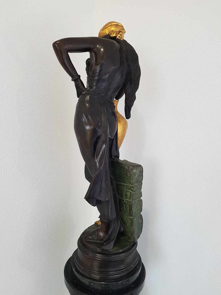 Grande statue "Rebecca au Puits" en bronze d'art creux par Friedrich Goldscheider fin du XIXe siècle