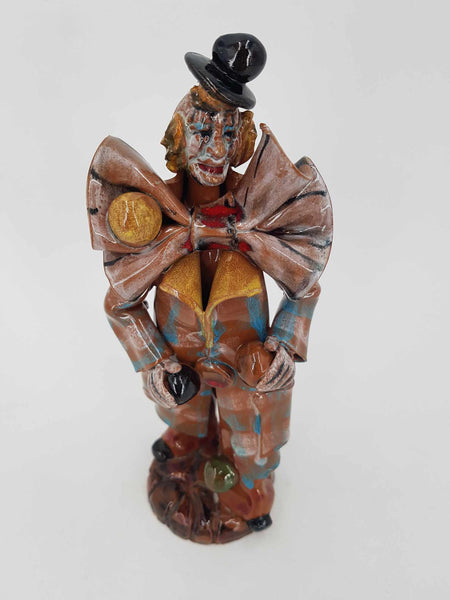 Ancien Clown Jongleur décoratif en terre cuite vernissée polychrome