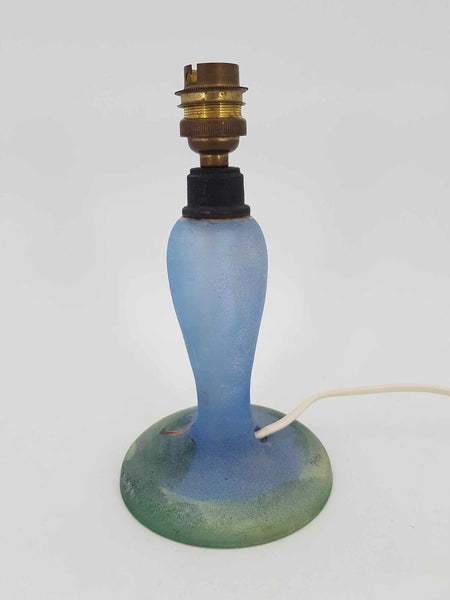 Pied de lampe Art déco en verre givré au décor de paysage émaillé signé Kolek (1920)