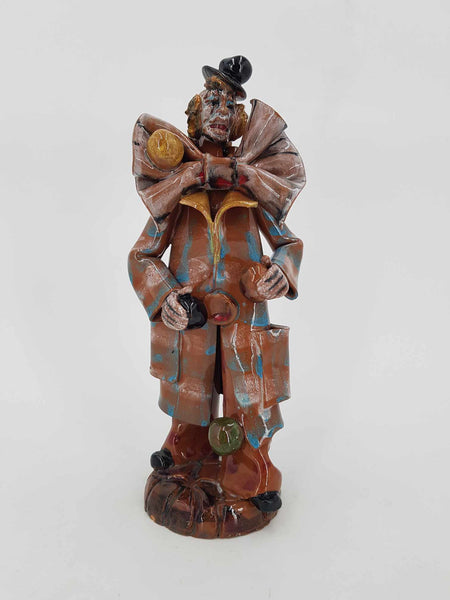 Ancien Clown Jongleur décoratif en terre cuite vernissée polychrome