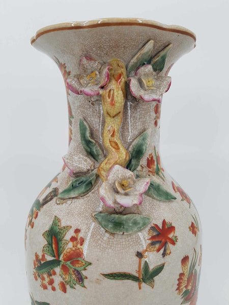 Vase Chinois Art d'Asie en porcelaine au décor de fleurs polychrome (Début du XXe siècle)