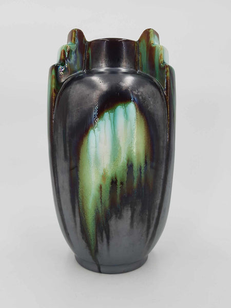 Vase en céramique à glaçure polychrome par la Faïencerie de Thulin en Belgique