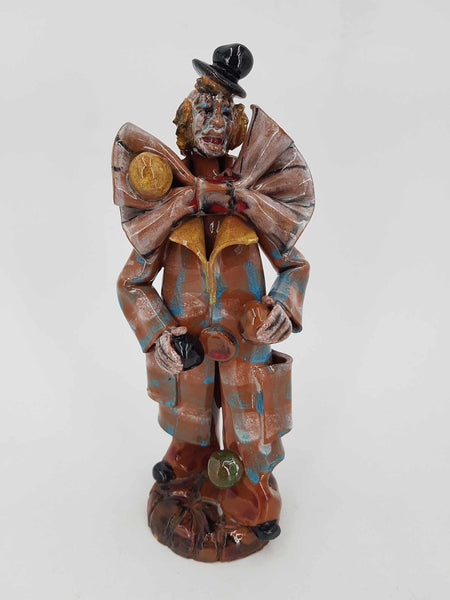 Ancien Clown Jongleur décoratif en terre cuite vernissée polychrome