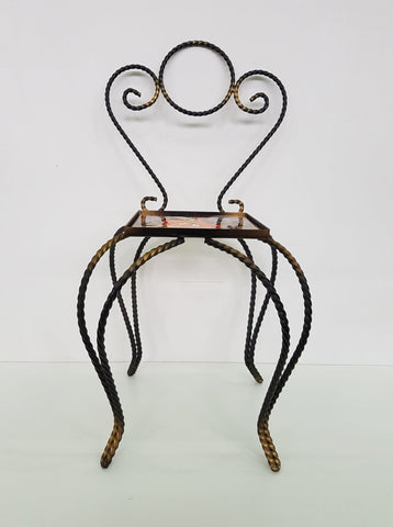 Petite chaise en fer forgé avec plaque émaillée signé Vallauris