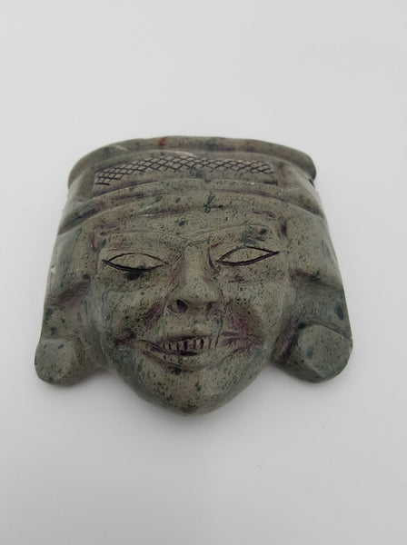 Masque en pierre sculptée du Mexique