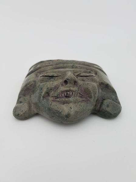 Masque en pierre sculptée du Mexique