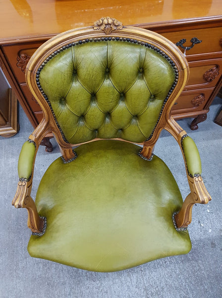 Ancien fauteuil de bureau style Louis XV en bois massif et cuir