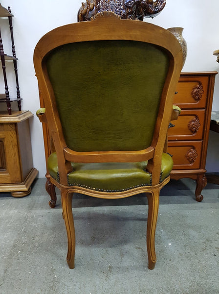 Ancien fauteuil de bureau style Louis XV en bois massif et cuir