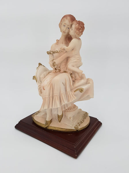 Statuette "L'arte nel Mondo" de grande taille en biscuit