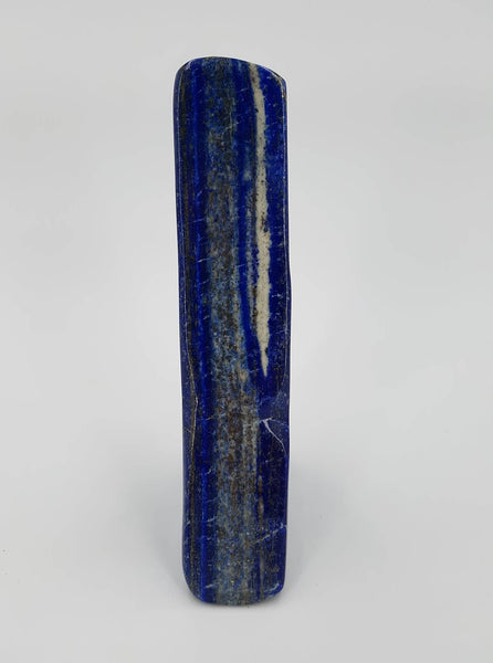 Magnifique bloc de Lapis Lazuli bleu royal poli en forme de triangle
