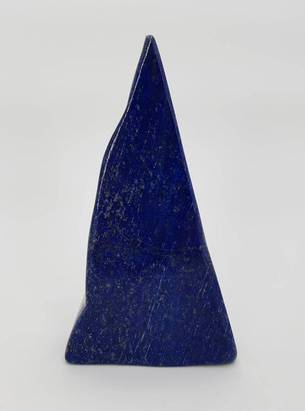 Magnifique bloc de Lapis Lazuli bleu royal poli en forme de triangle