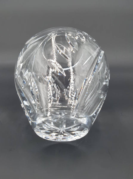 Petit vase en cristal avec motif ciselé