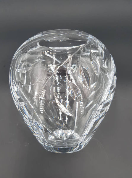 Petit vase en cristal avec motif ciselé