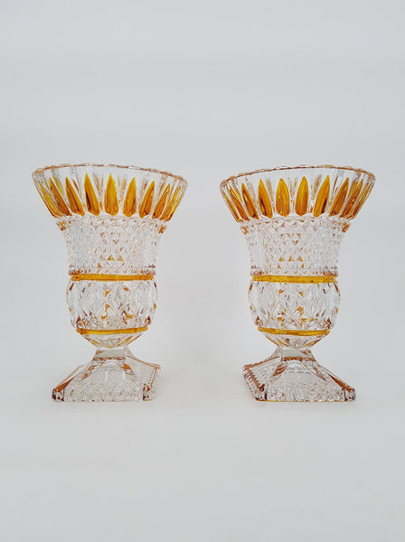 Paire de vases Médicis en cristal ciselé des années 70