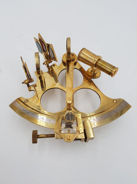 Ancien sextant de navigation en laiton dans son écrin d'origine