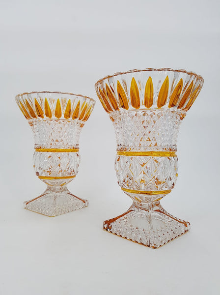 Paire de vases Médicis en cristal ciselé des années 70