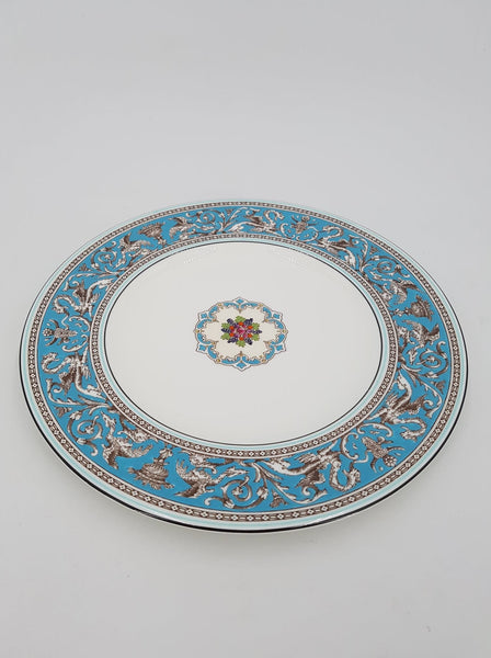 Assiette plate Wedgwood modèle Florentine en porcelaine émaillée