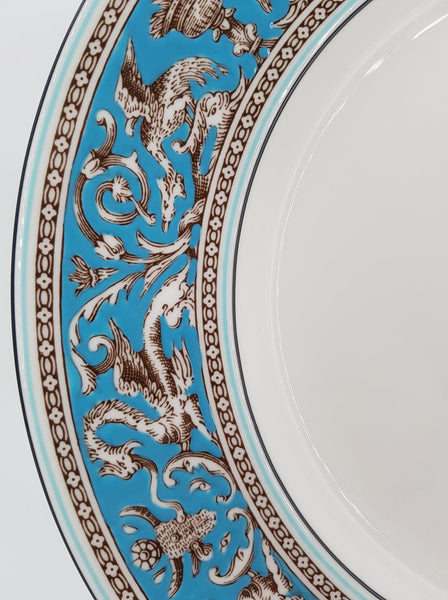 Assiette plate Wedgwood modèle Florentine en porcelaine émaillée