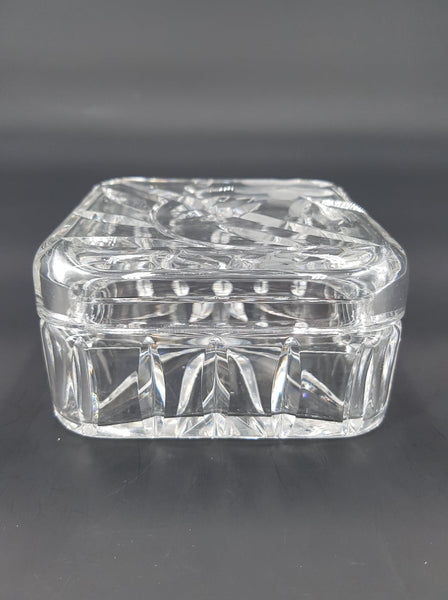 Bonbonnière en cristal ciselé de forme carré