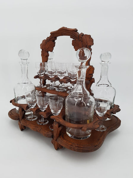 Rare cave-serviteur à liqueur en bois sculpté et cristal ciselé de Vallerysthal