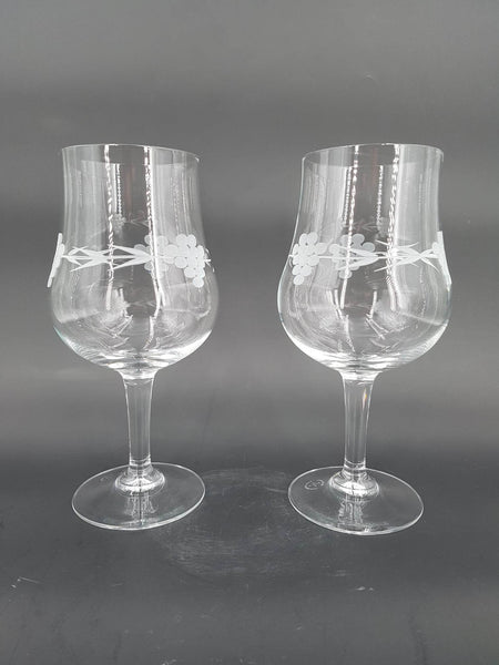 Duo de grands verres à vin en cristal taillé et ciselé main estampillé Klein Baccarat (1980)